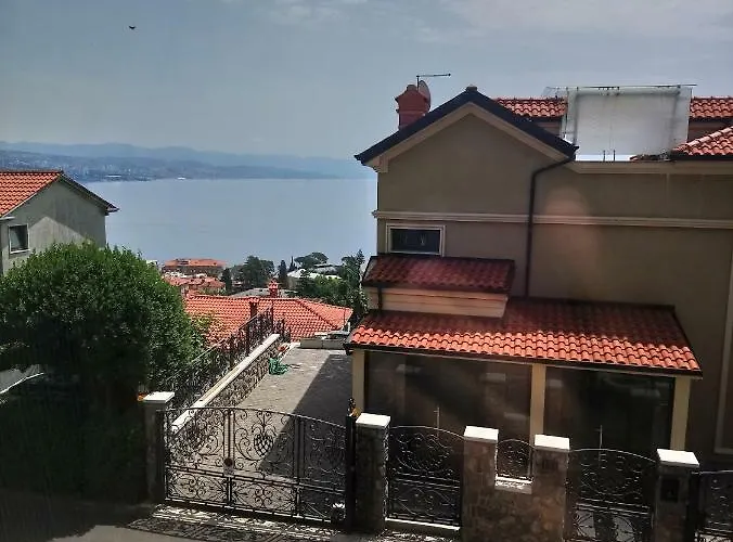 Lägenhet Charming Hill Opatija